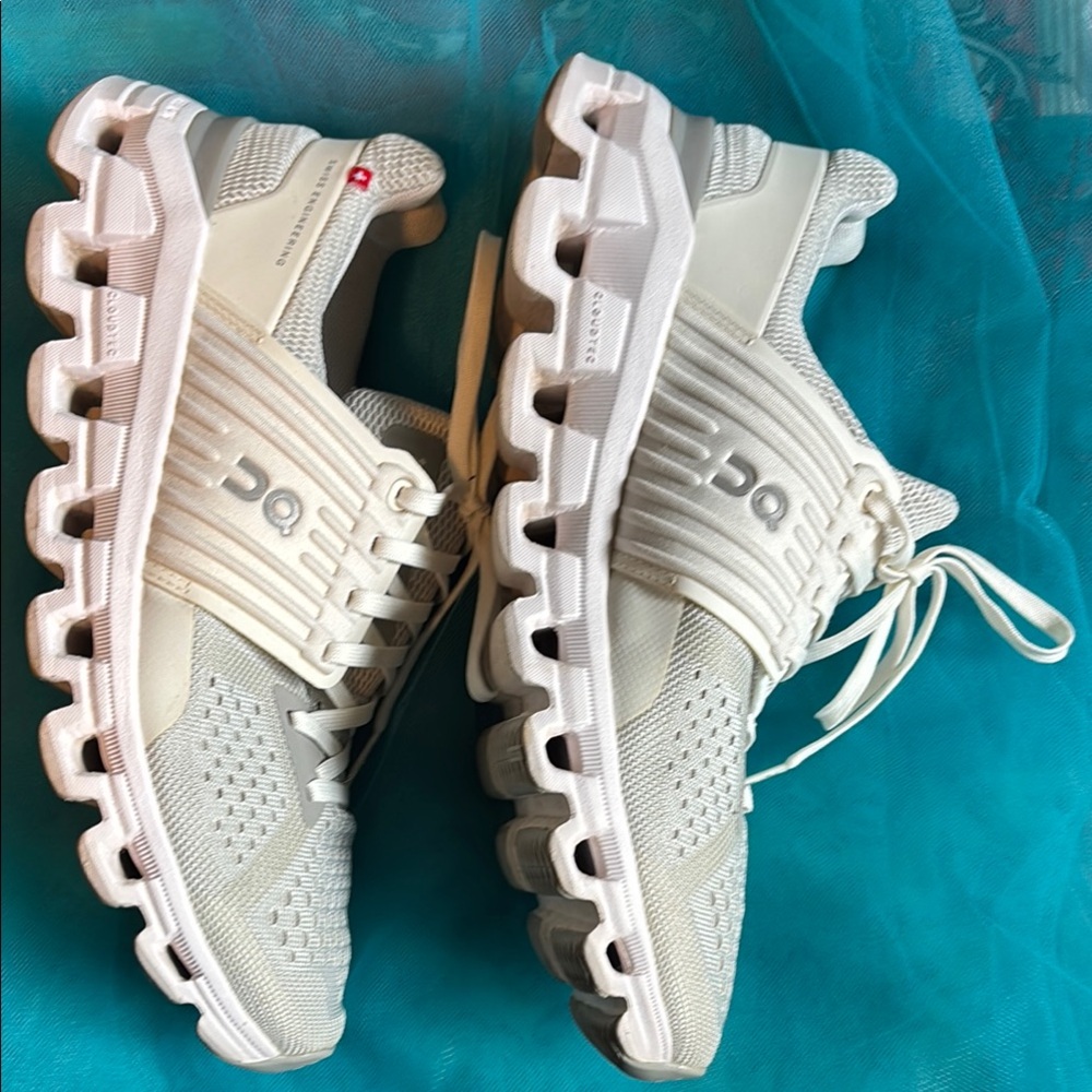 On Cloud Running Cream Sneakers with Breathable Knit Upper - Picture 3 of 5